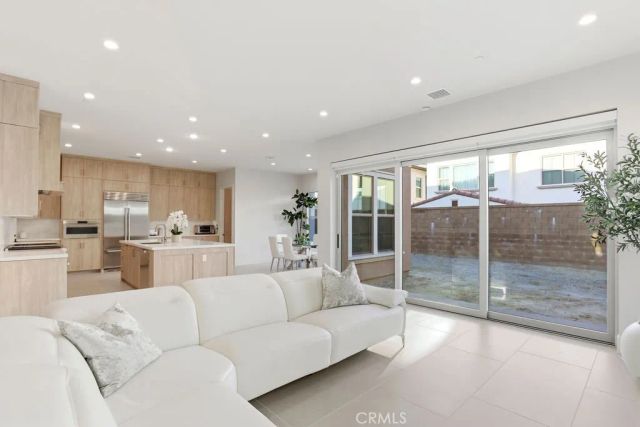 108 Oakstone, Irvine, CA 92618