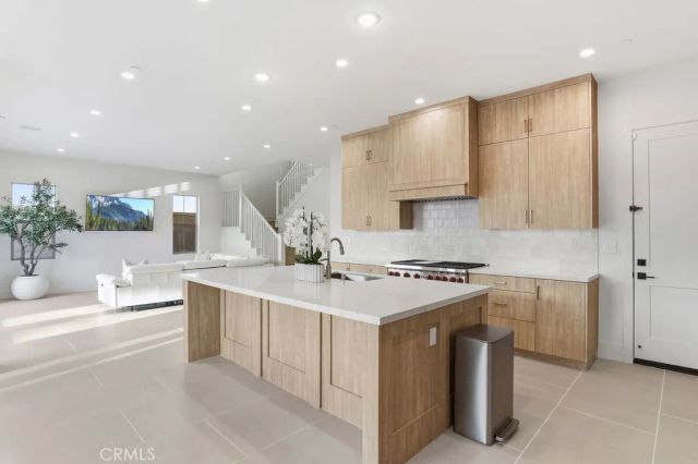 108 Oakstone, Irvine, CA 92618