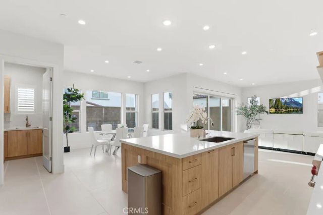 108 Oakstone, Irvine, CA 92618