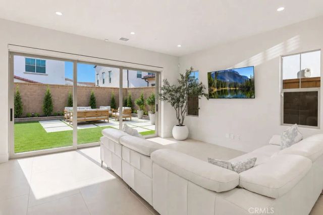 108 Oakstone, Irvine, CA 92618