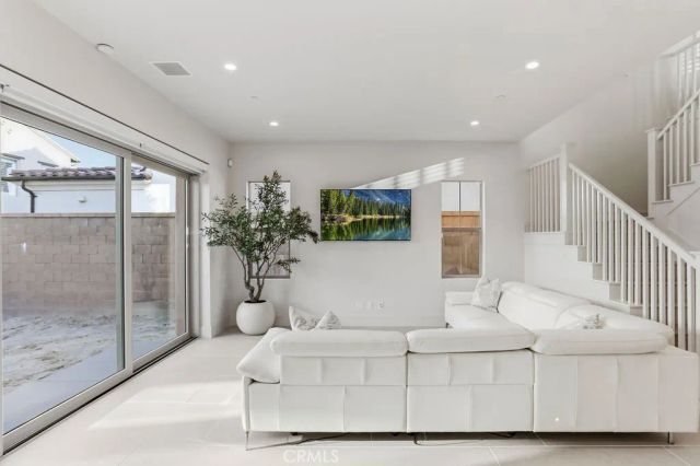 108 Oakstone, Irvine, CA 92618