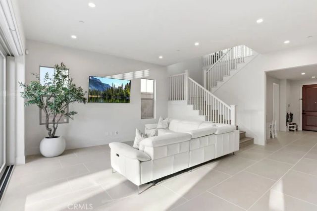 108 Oakstone, Irvine, CA 92618