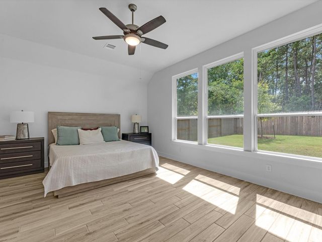 7058 North Lake Clopton Drive, Montgomery, TX 77316