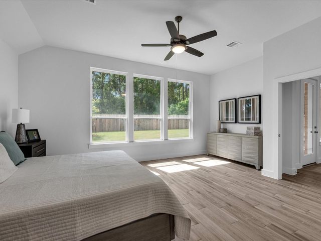 7058 North Lake Clopton Drive, Montgomery, TX 77316