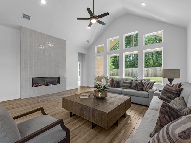 7058 North Lake Clopton Drive, Montgomery, TX 77316