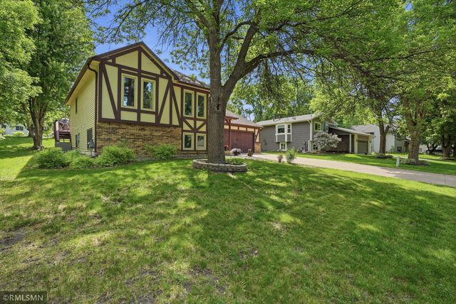 7024 Polaris Lane N, Maple Grove, MN 55311