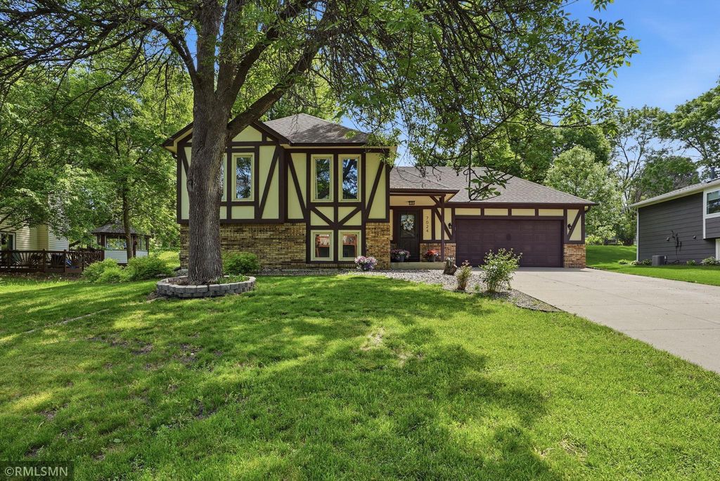 7024 Polaris Lane N, Maple Grove, MN 55311