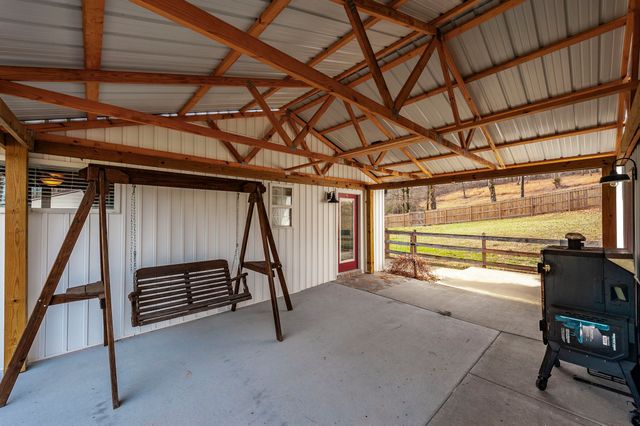 15 Raccoon Rd, Westmoreland, TN 37186