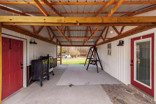 15 Raccoon Rd, Westmoreland, TN 37186