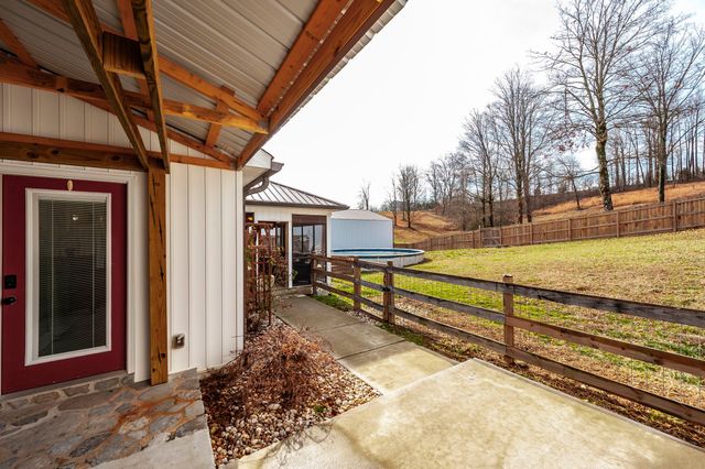 15 Raccoon Rd, Westmoreland, TN 37186