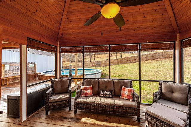 15 Raccoon Rd, Westmoreland, TN 37186