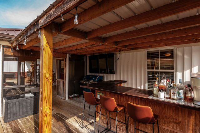 15 Raccoon Rd, Westmoreland, TN 37186