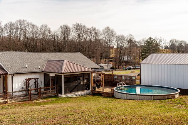 15 Raccoon Rd, Westmoreland, TN 37186