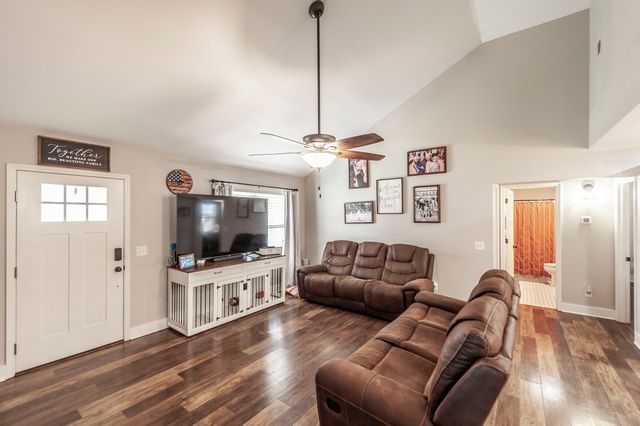 15 Raccoon Rd, Westmoreland, TN 37186