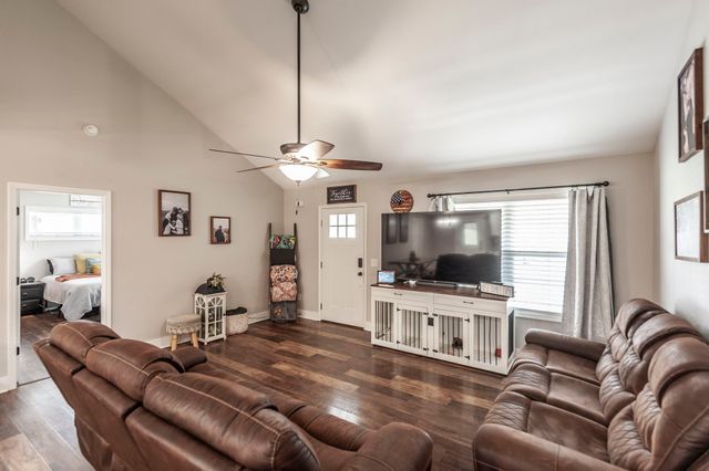 15 Raccoon Rd, Westmoreland, TN 37186