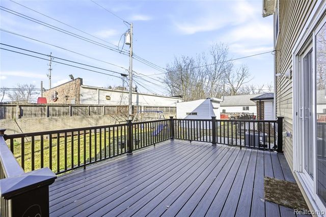 22011 Sharkey Street, Clinton Township, MI 48035