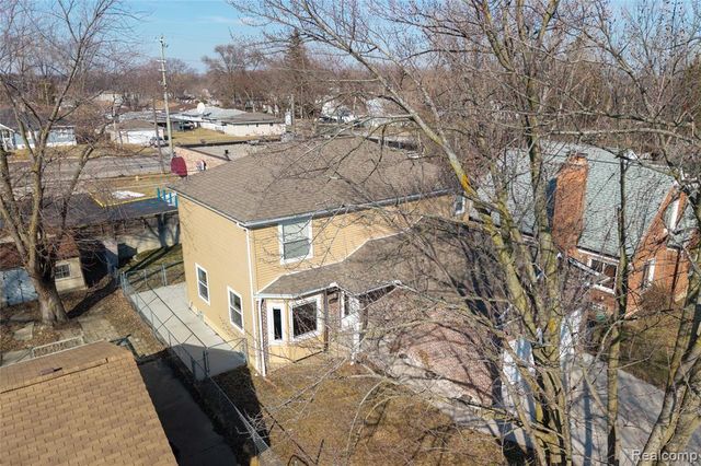 22011 Sharkey Street, Clinton Township, MI 48035