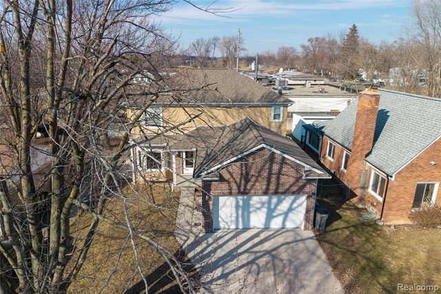 22011 Sharkey Street, Clinton Township, MI 48035