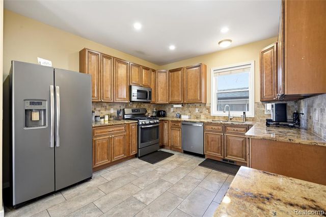 22011 Sharkey Street, Clinton Township, MI 48035