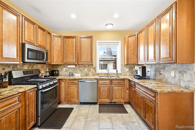 22011 Sharkey Street, Clinton Township, MI 48035