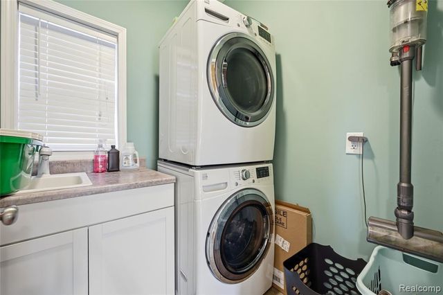 22011 Sharkey Street, Clinton Township, MI 48035