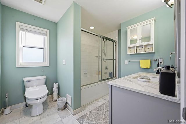 22011 Sharkey Street, Clinton Township, MI 48035