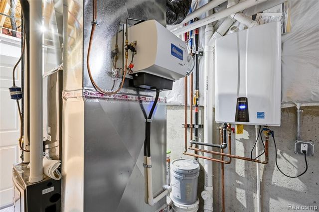 22011 Sharkey Street, Clinton Township, MI 48035