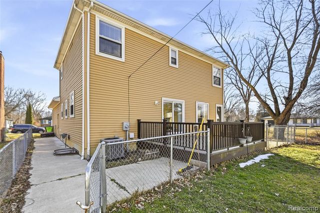 22011 Sharkey Street, Clinton Township, MI 48035