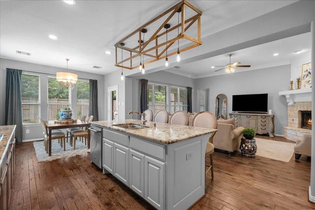 904 Cozy Hollow Court, Friendswood, TX 77546