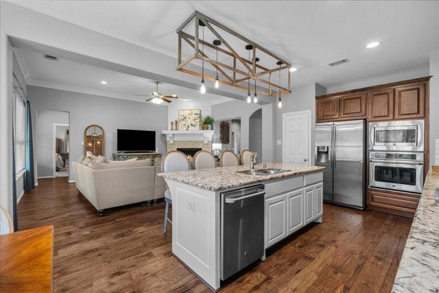 904 Cozy Hollow Court, Friendswood, TX 77546