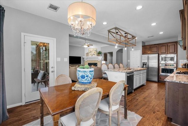904 Cozy Hollow Court, Friendswood, TX 77546