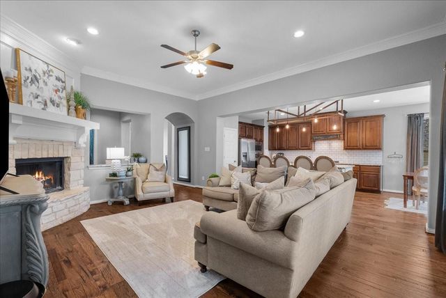 904 Cozy Hollow Court, Friendswood, TX 77546