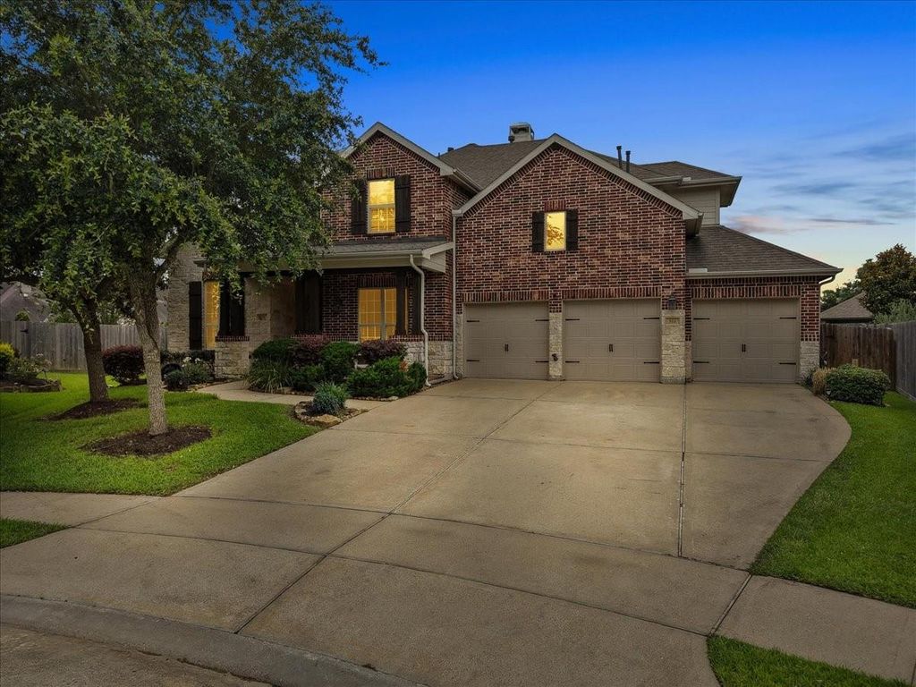 904 Cozy Hollow Court, Friendswood, TX 77546