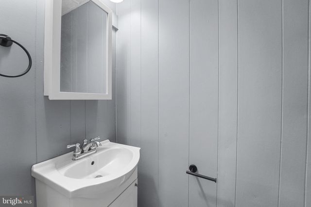 210 CHESTNUT ST, Elmer, NJ 08318