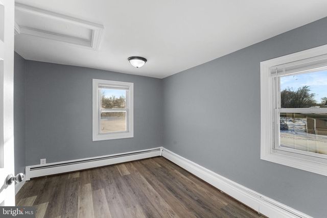 210 CHESTNUT ST, Elmer, NJ 08318