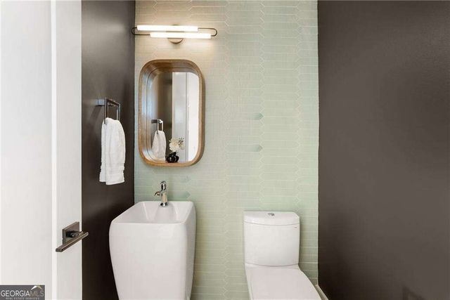 194 E Lake Terrace, Atlanta, GA 30317