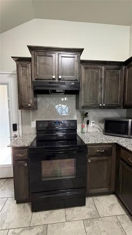 1109 Hickory Creek Drive, Yukon, OK 73099