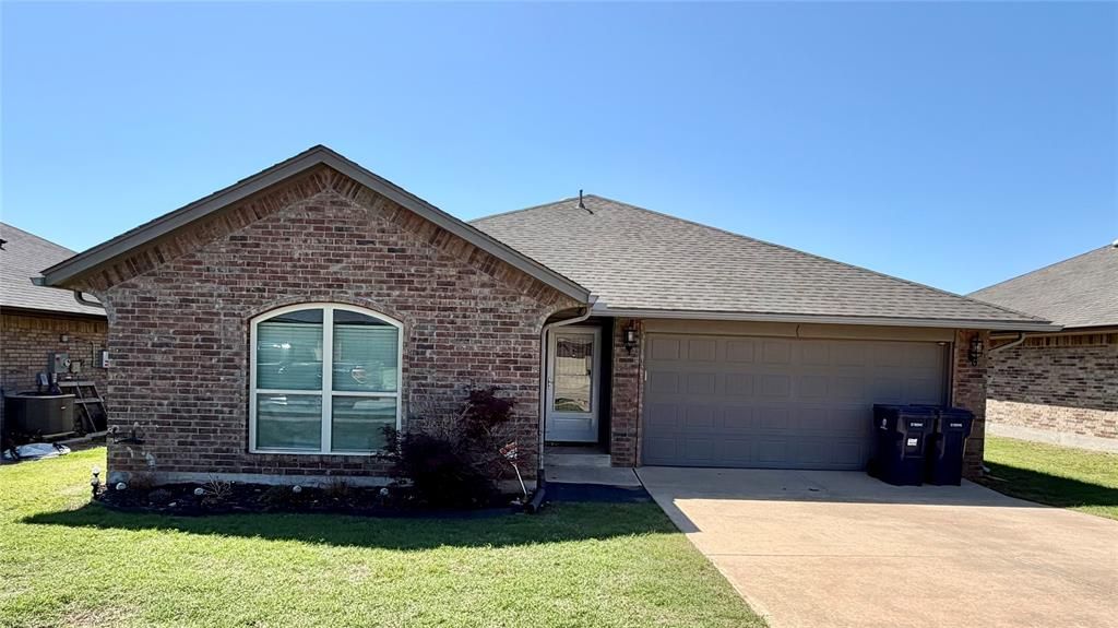 1109 Hickory Creek Drive, Yukon, OK 73099