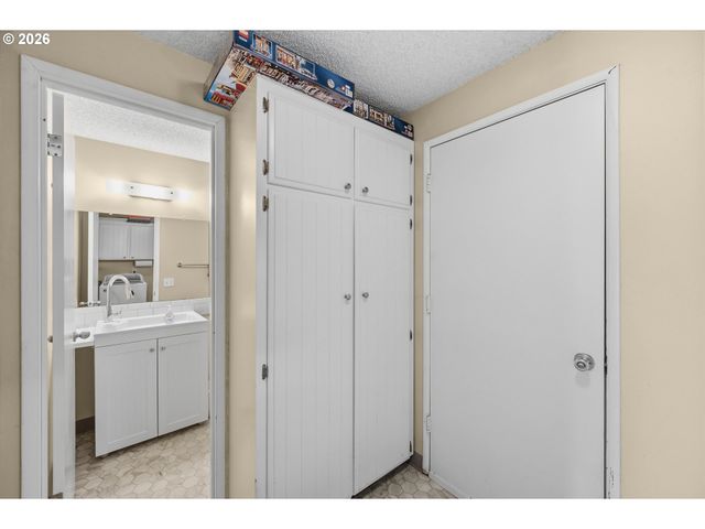 4828 Sw 201ST Ave, Beaverton, OR 97078