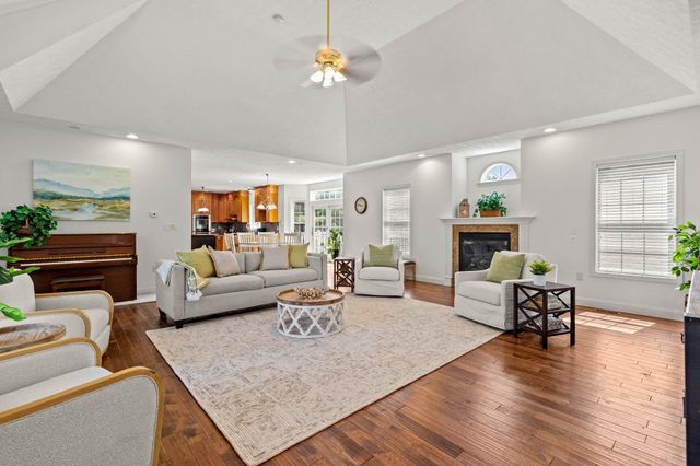 3 Surrey Lane, Salem, NH 03079