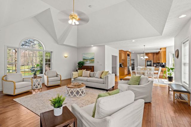 3 Surrey Lane, Salem, NH 03079