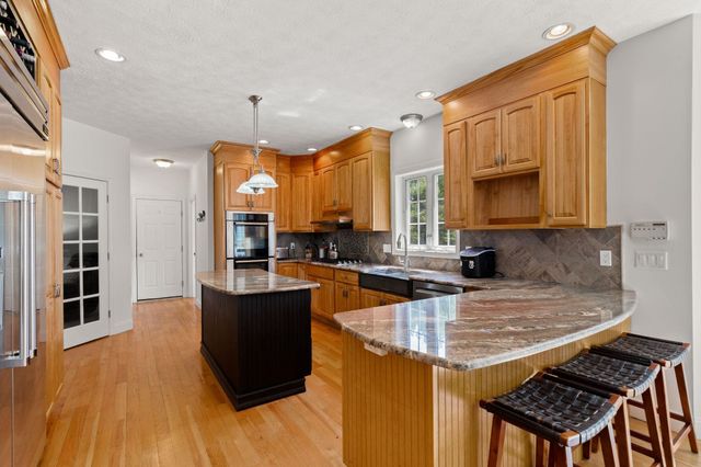 3 Surrey Lane, Salem, NH 03079