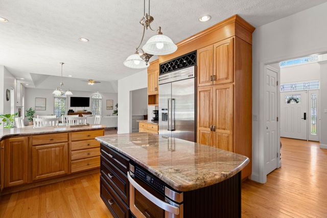 3 Surrey Lane, Salem, NH 03079