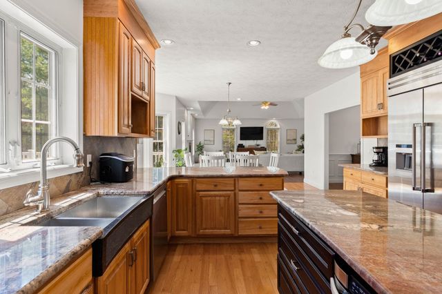 3 Surrey Lane, Salem, NH 03079