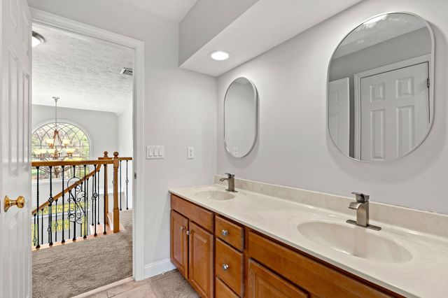 3 Surrey Lane, Salem, NH 03079