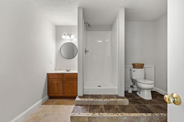 3 Surrey Lane, Salem, NH 03079