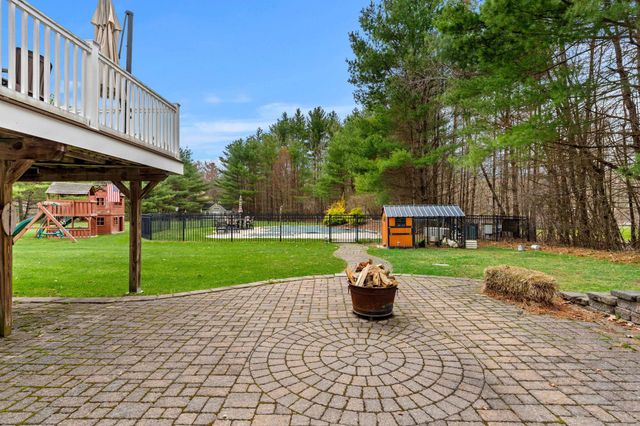 3 Surrey Lane, Salem, NH 03079