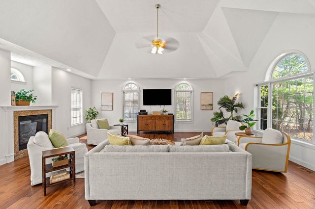 3 Surrey Lane, Salem, NH 03079