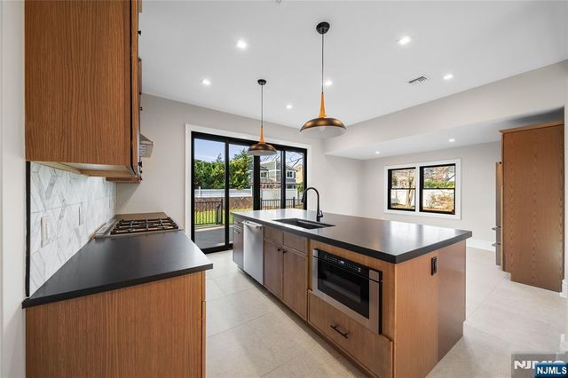 475 Morse Avenue, Ridgefield, NJ 07657