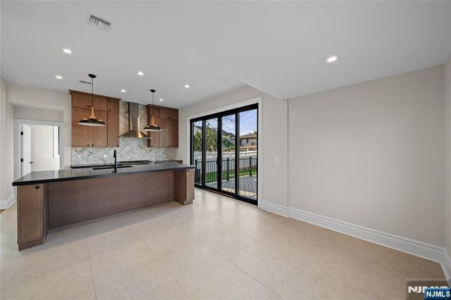 475 Morse Avenue, Ridgefield, NJ 07657